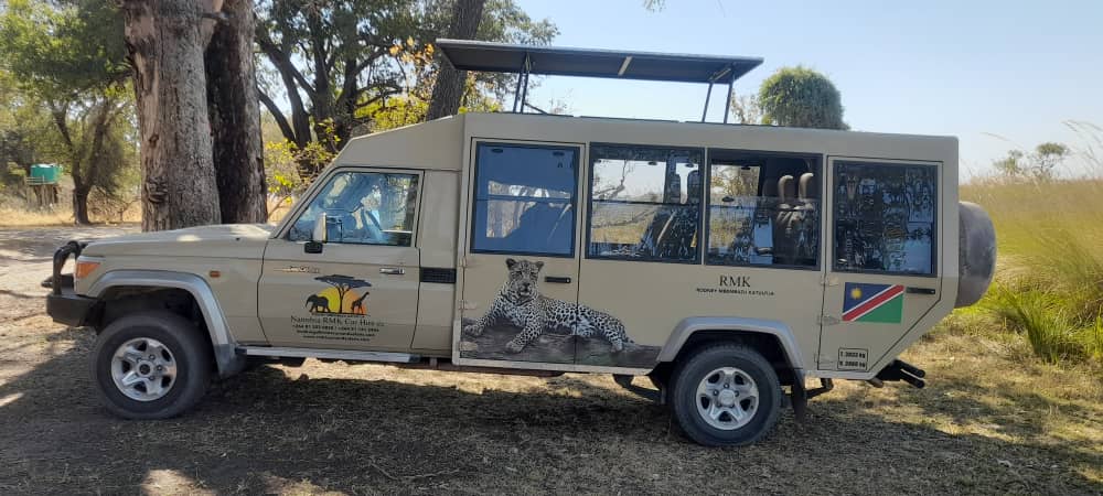 Toyota Landcruiser (12 Seater)