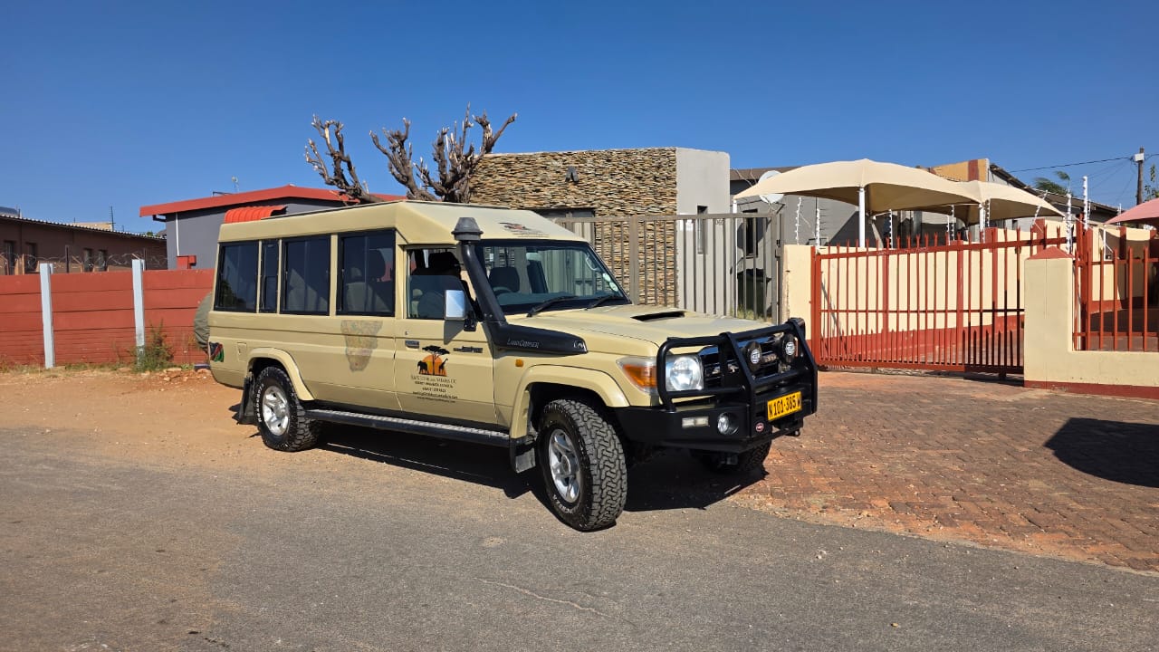 Toyota Landcruiser (10 Seater)